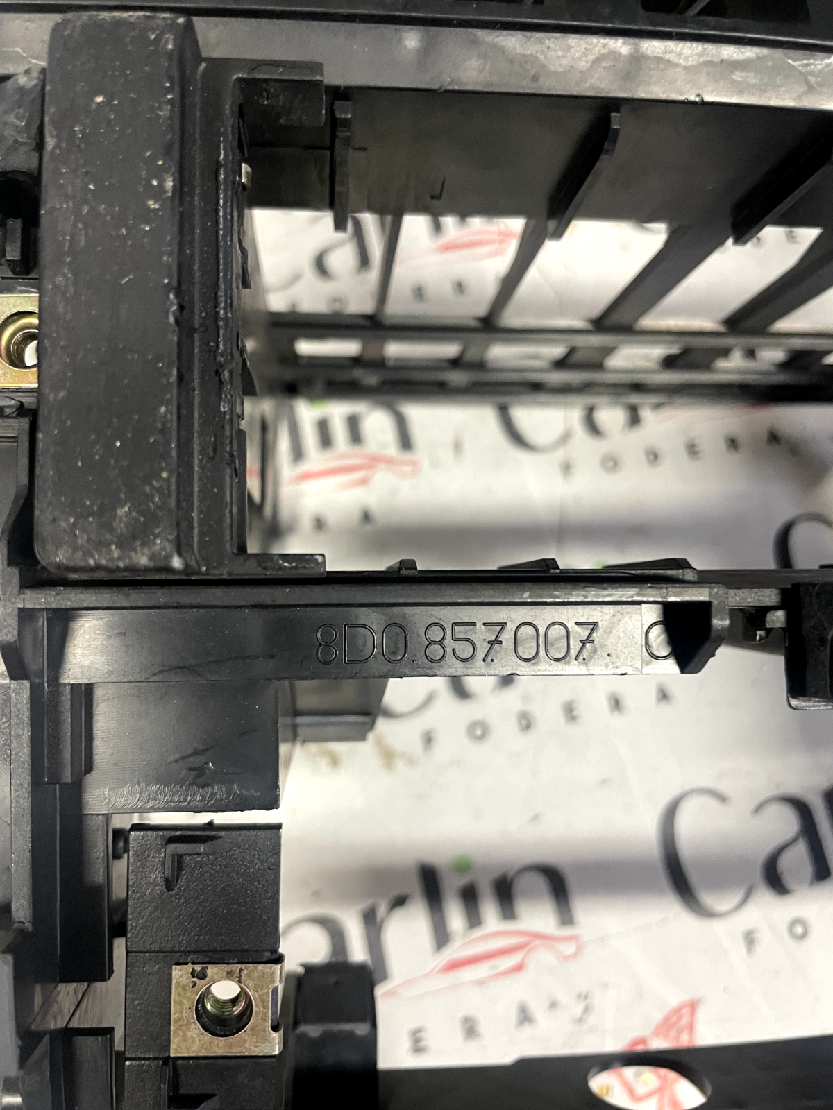 Alloggiamento Radio Console Centrale AUDI A4 B5 8D0857007C detail 2