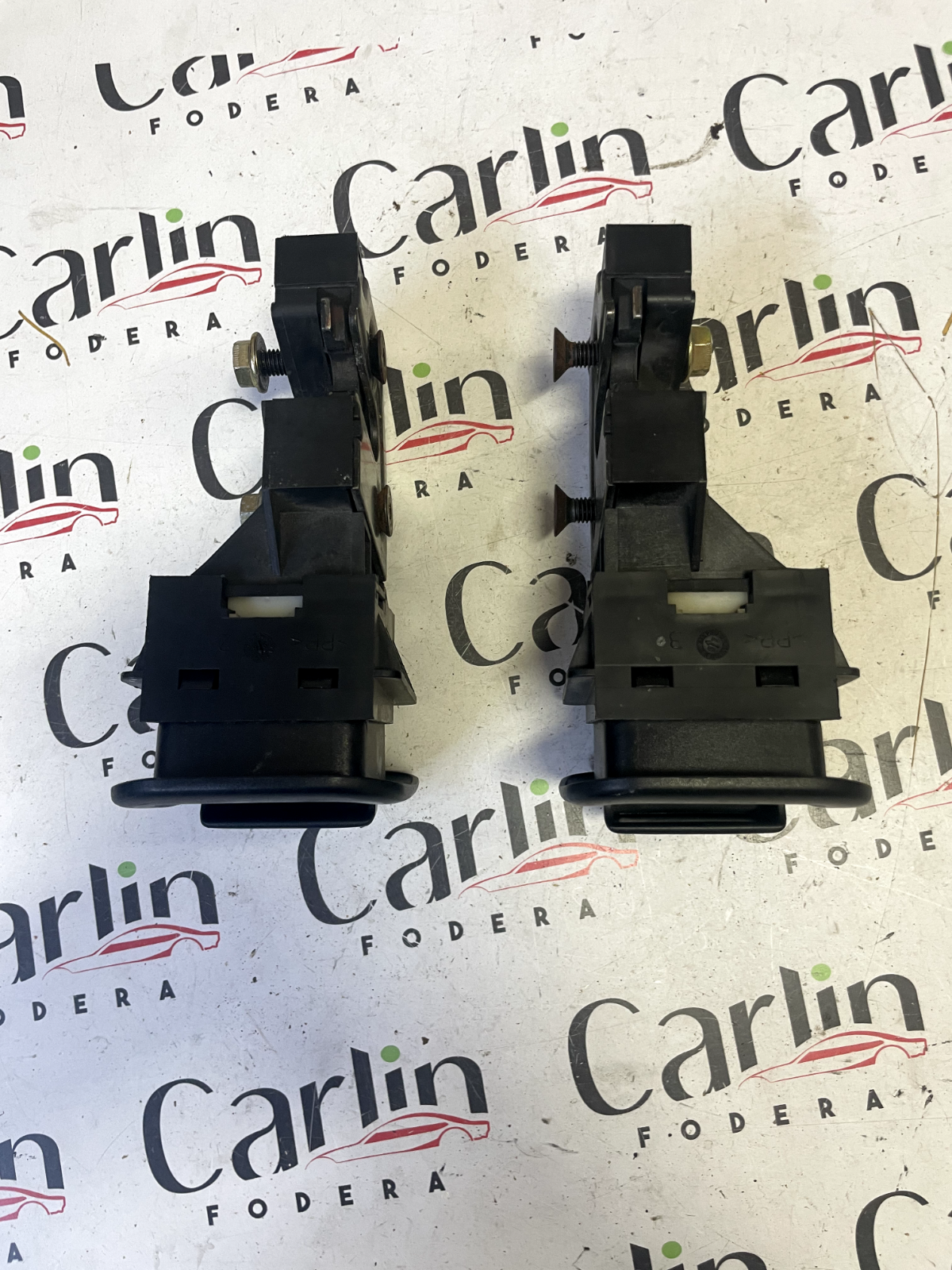 Coppia Ganci Sedile Posteriore VW Passat - 3B0885738 detail 2