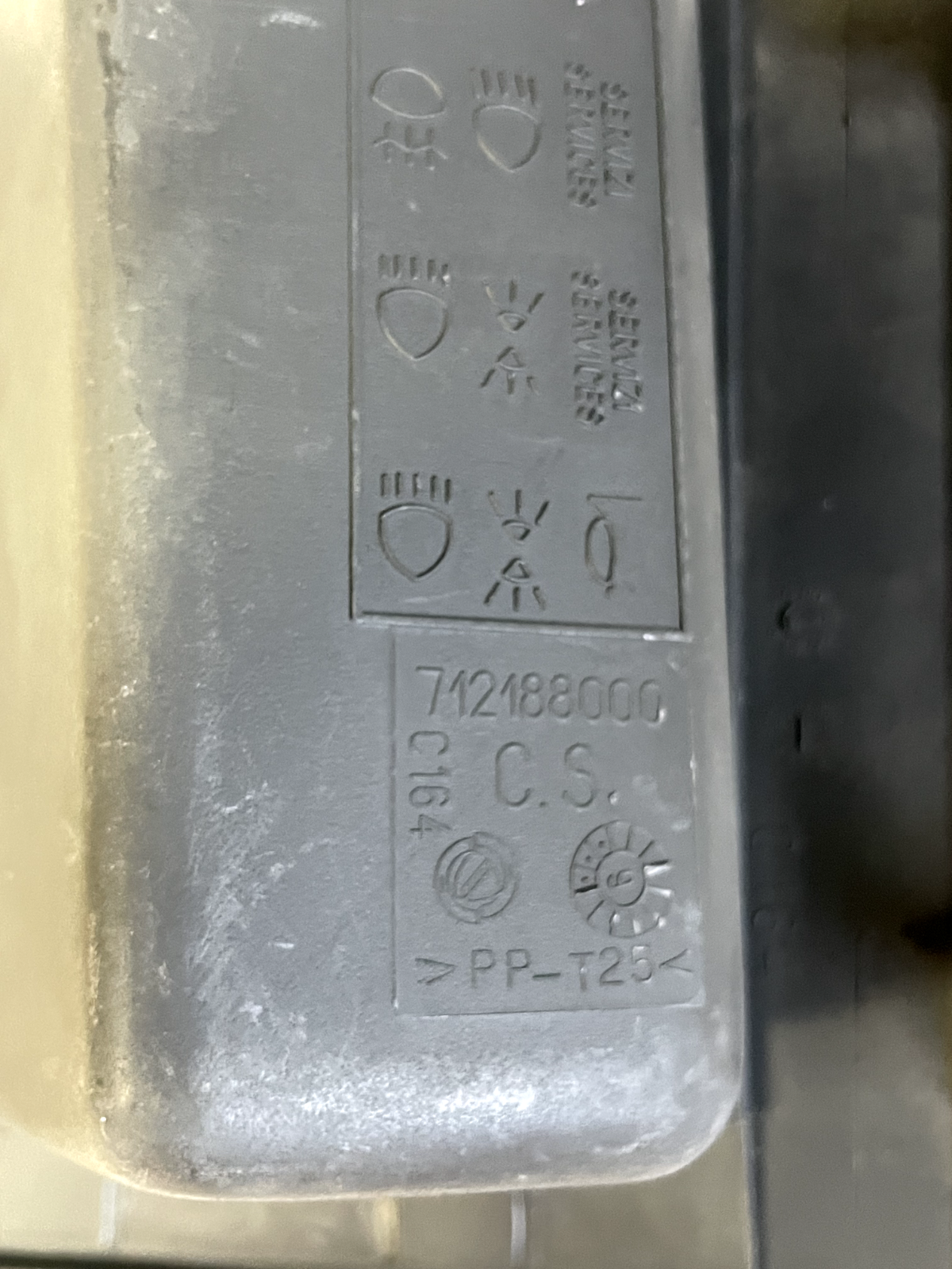 Coppia Reggi Mensole Skoda Fabia (6Y2) 6Y6867764/6Y6867763 detail