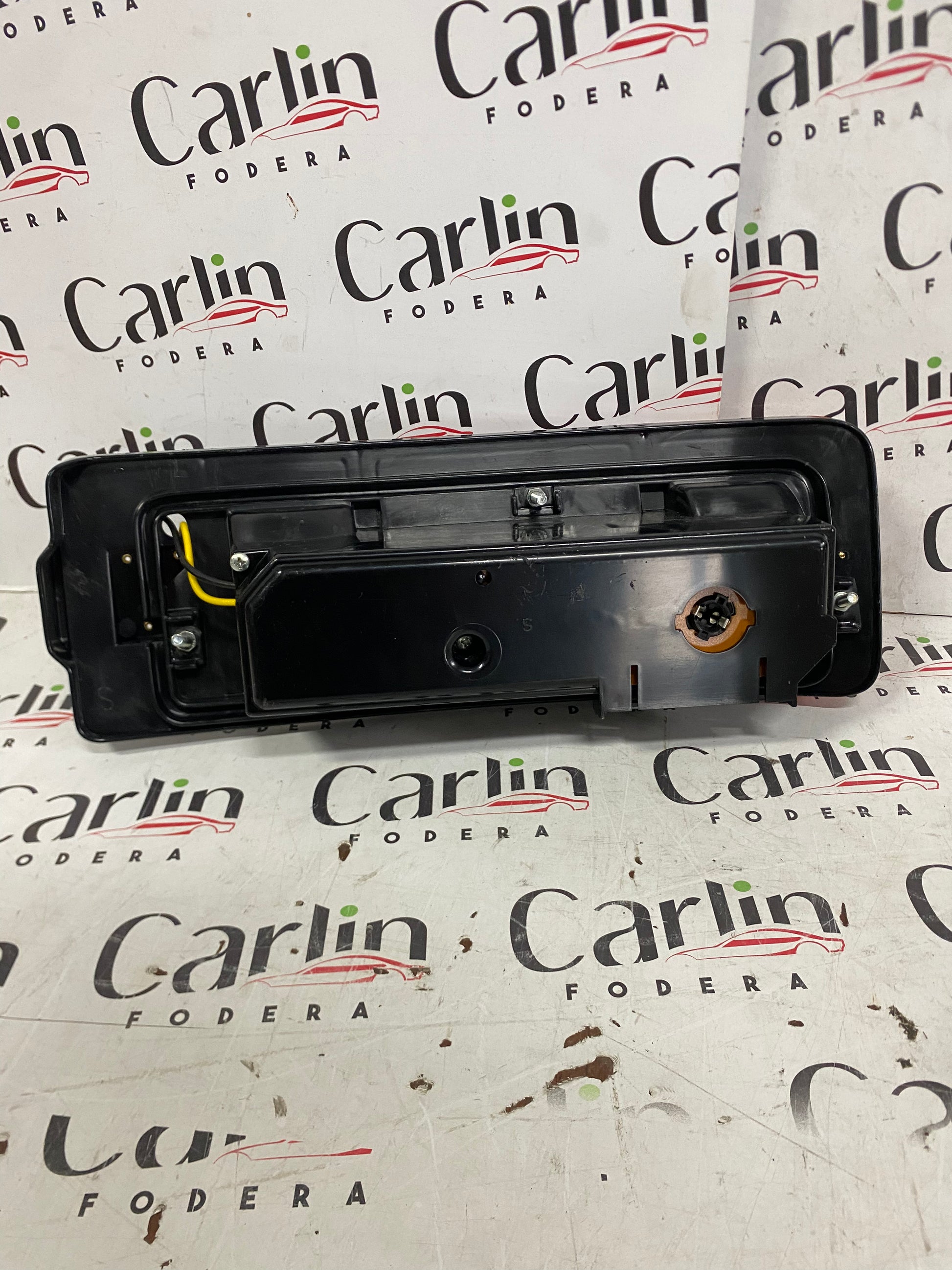 FANALE_POSTERIORE_SINISTRO_FIAT_127_L_CL_C_44173532_CON_PORTALAMPADA_3 4