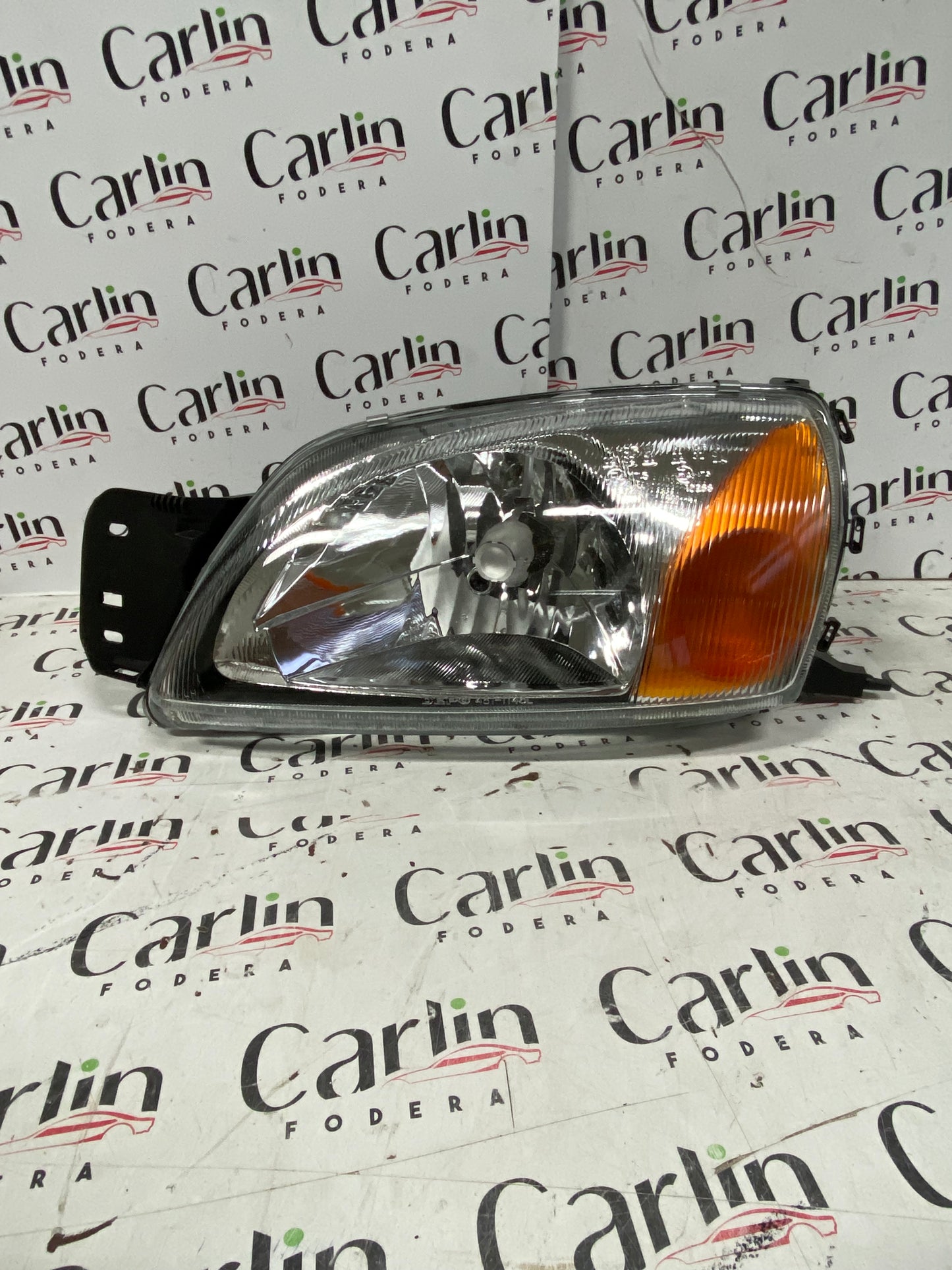 FARO ANTERIORE SINISTRO – FORD FIESTA MK4 – COD. 431-1146L-LD-EM