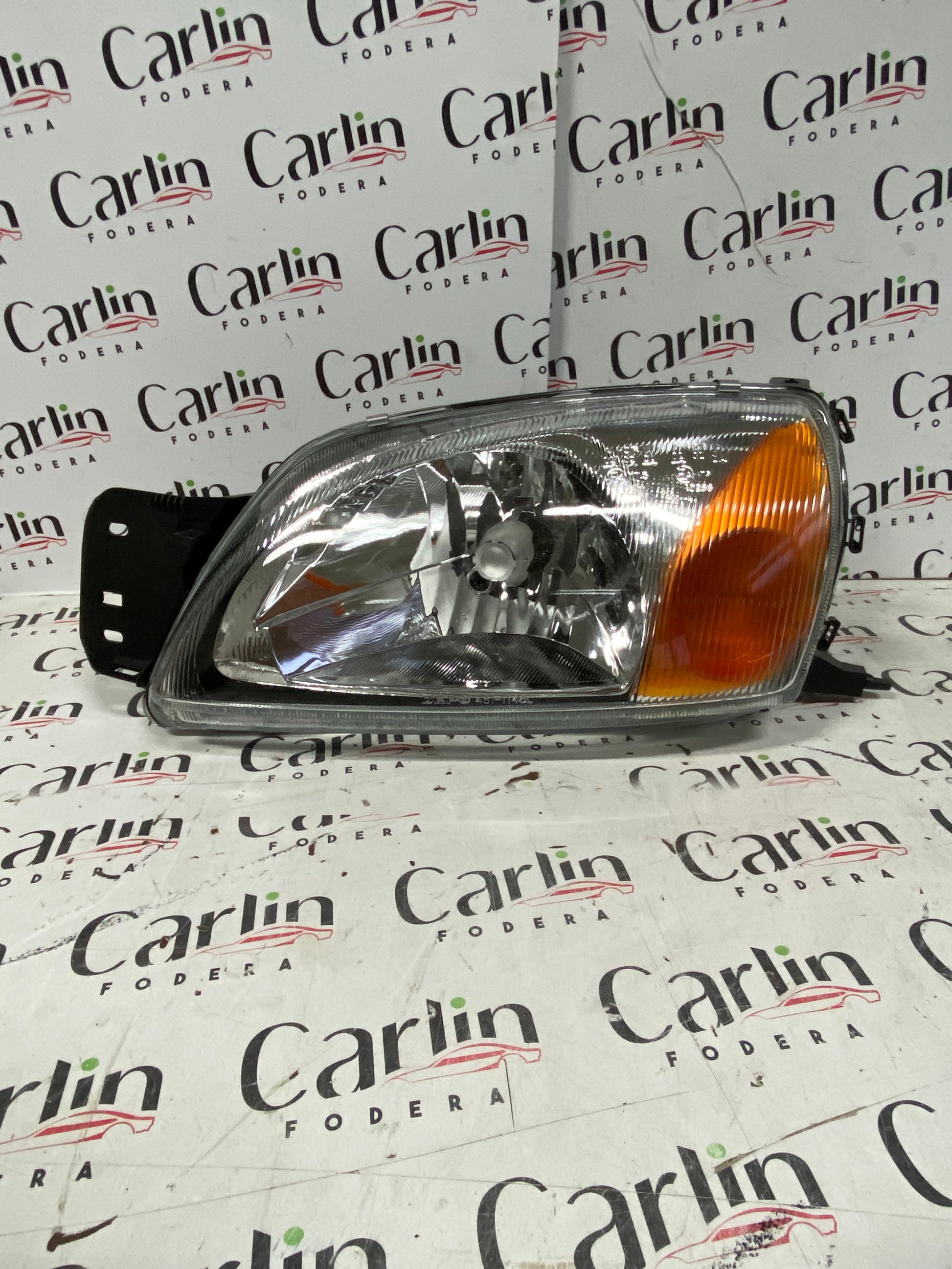 FARO ANTERIORE SINISTRO – FORD FIESTA MK4 – COD. 431-1146L-LD-EM