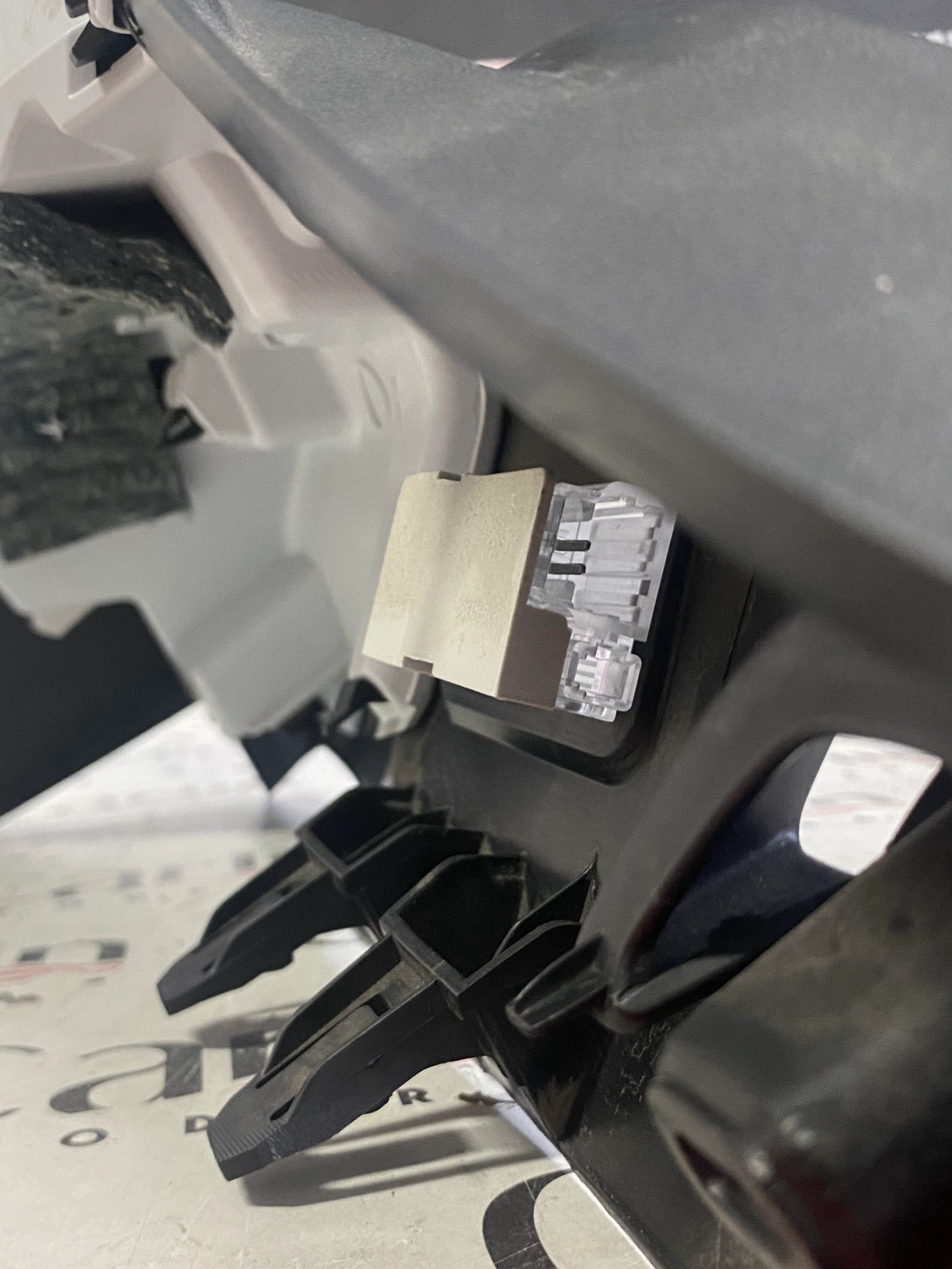 Rivestimento Montante A Anteriore Sinistro PEUGEOT 208 (2012–2015) – Cod. 9673753877 | Originale Usato 2