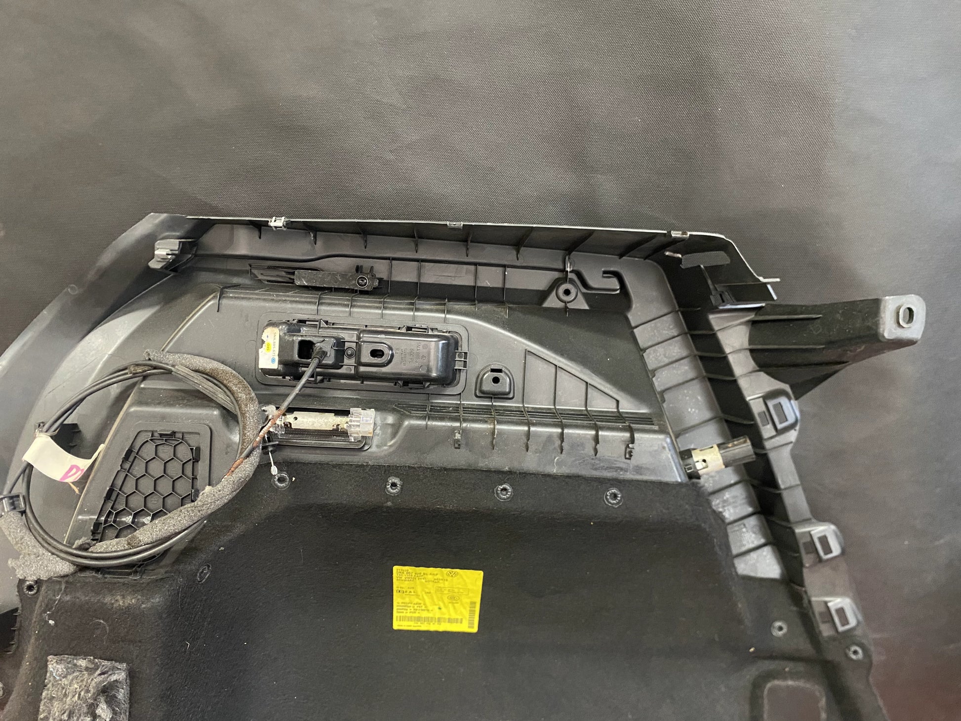 Rivestimento Pannello Laterale Bagagliaio Volkswagen Tiguan – Cod. 5NA867428 | Ricambio Originale Usato 3