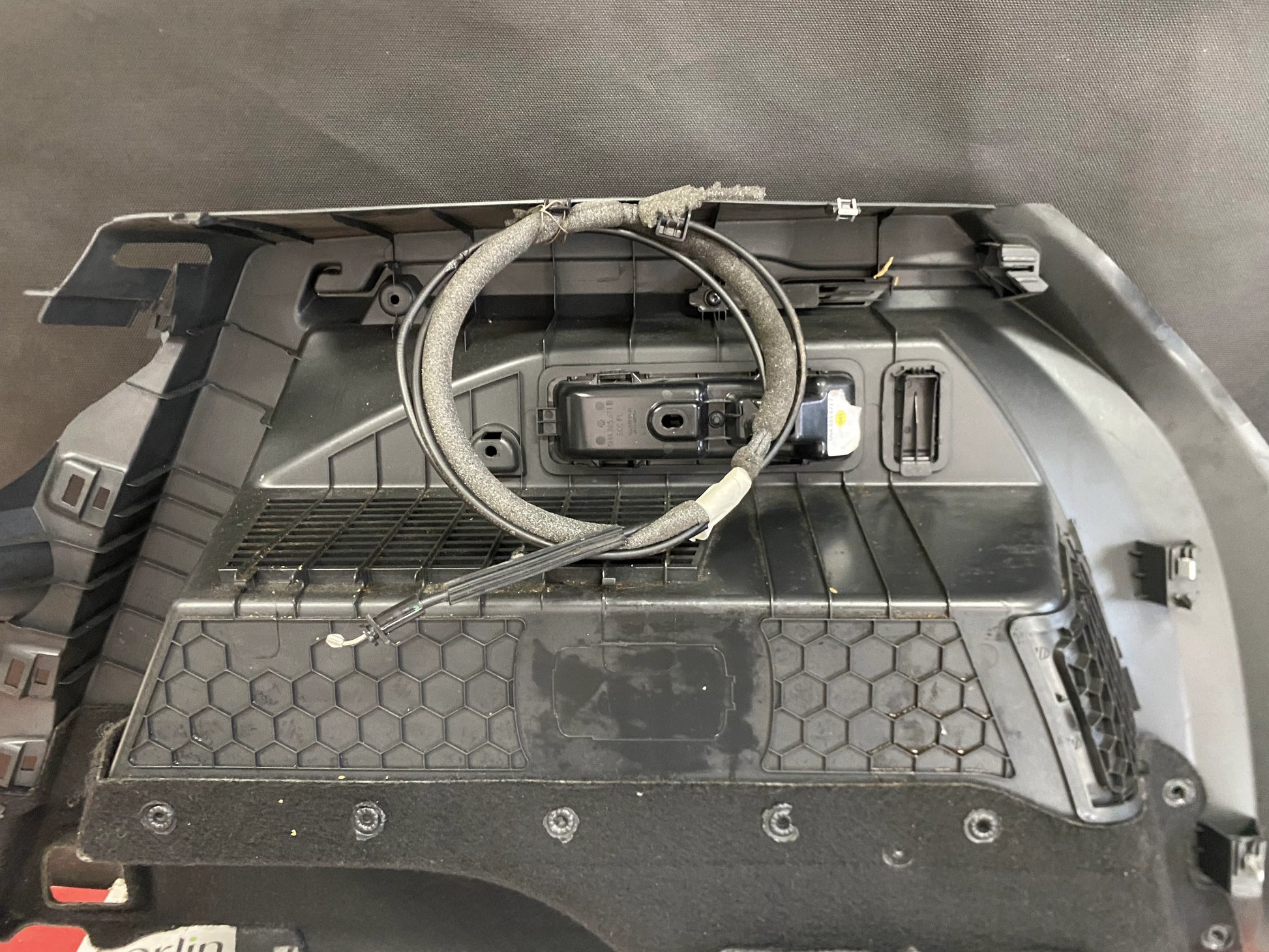 Rivestimento Pannello Laterale Bagagliaio Volkswagen Tiguan – Cod. 5NA867427 | Originale Usato 3