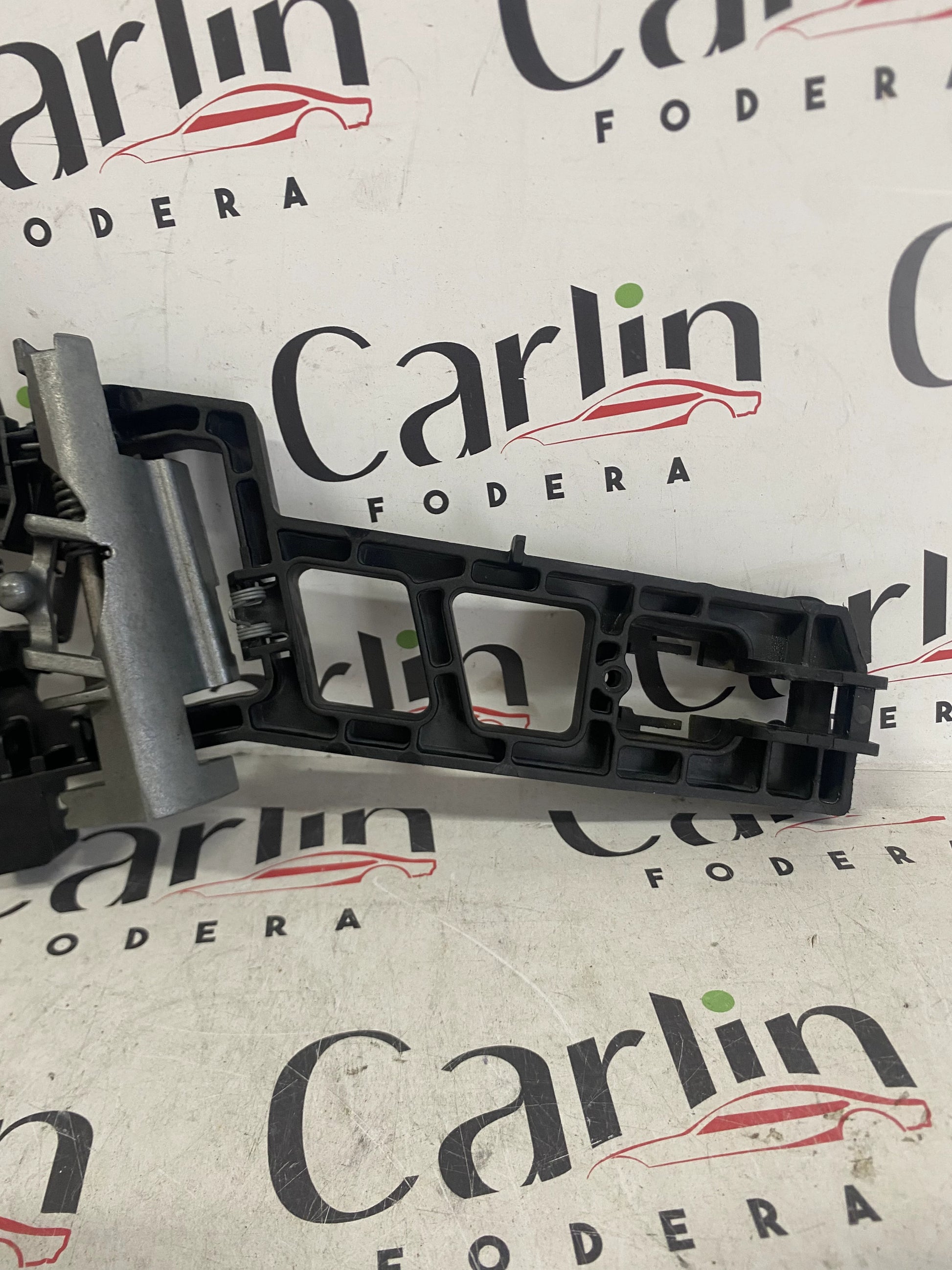 Supporto Maniglia Anteriore Destra FORD Fiesta 6ª Serie (2008–2017) – Cod. 8A61-A224A36 | Originale Usato 3