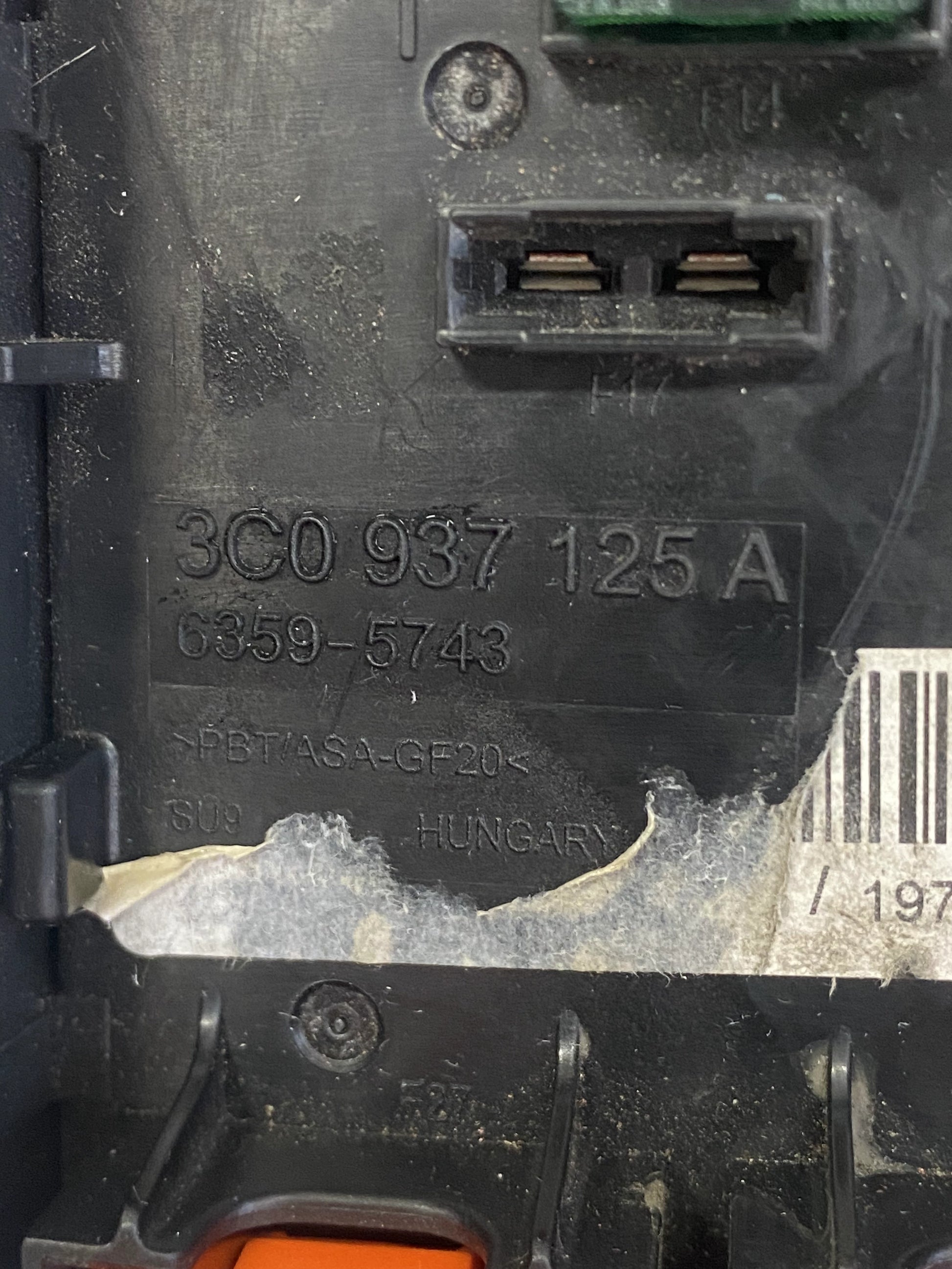 Centralina Fusibiliera Scatola Fusibili Relè VOLKSWAGEN Passat SW 2.0 – Cod. 3C0937125A | Originale Usata 4