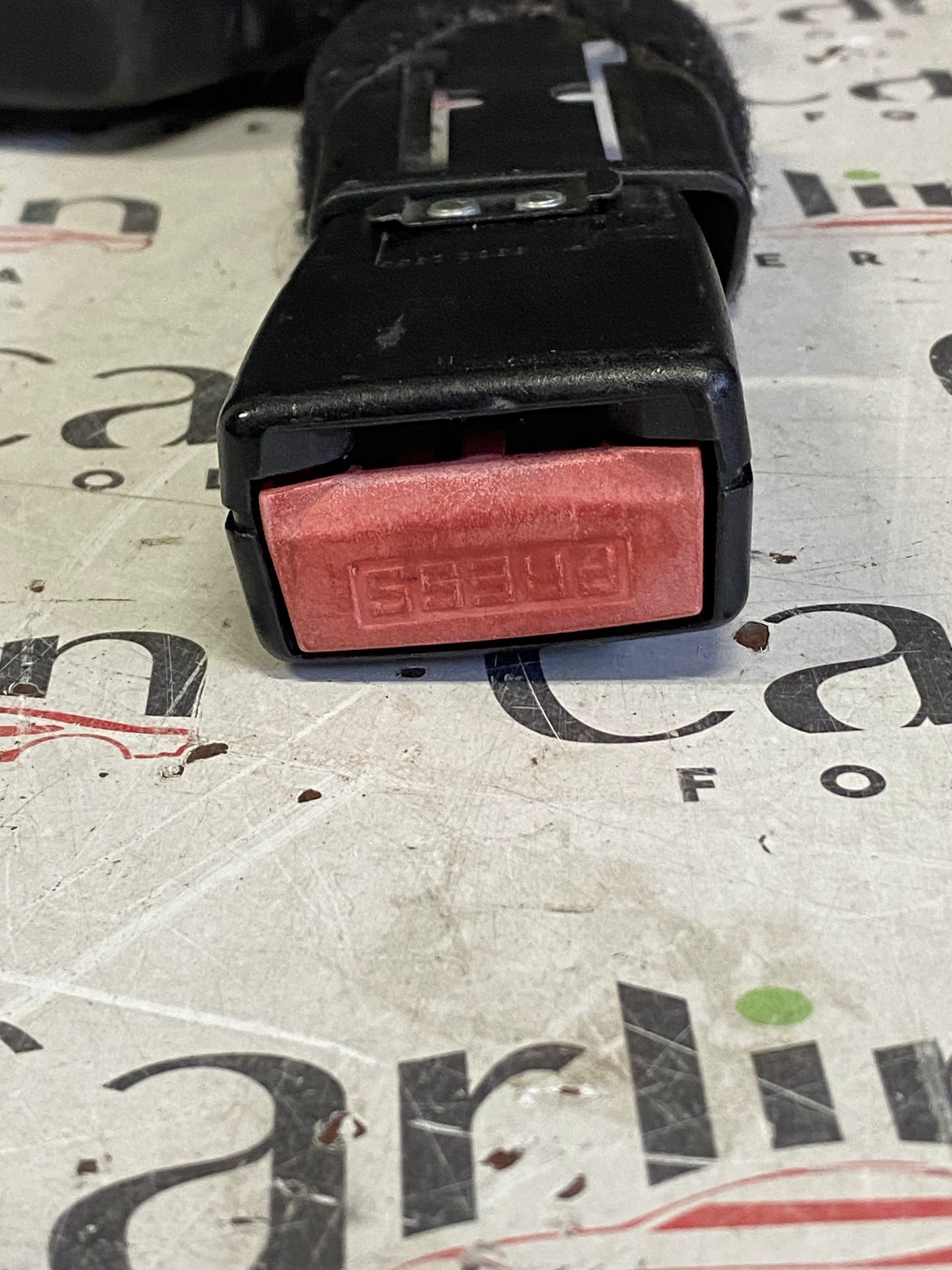 Attacco Cintura Sicurezza Anteriore Destra CITROËN C3 – Cod. 33022955 | Ricambio Originale Usato 3