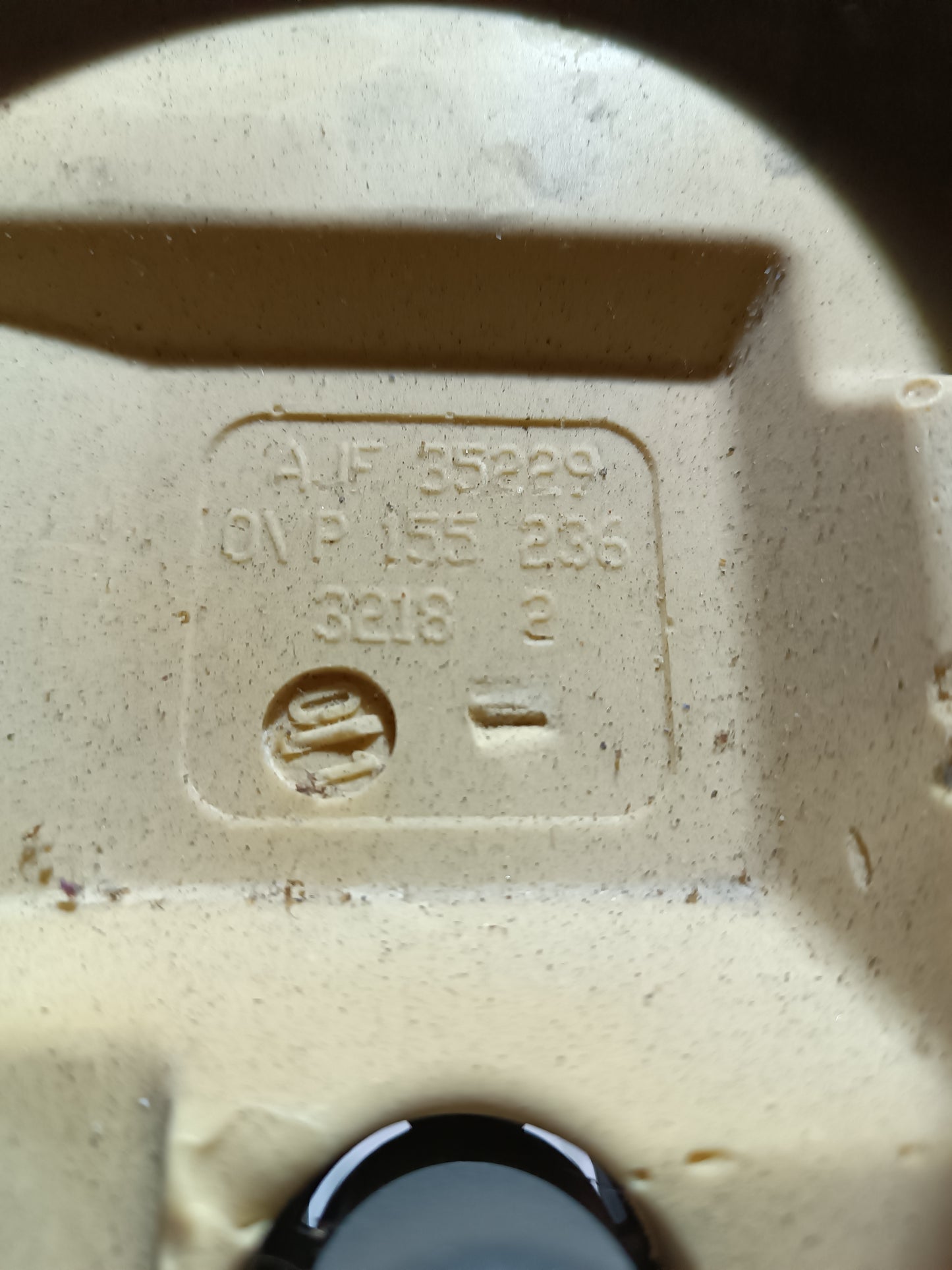 AJF35229 Opel Astra Rivestimento Piantone sterzo usato