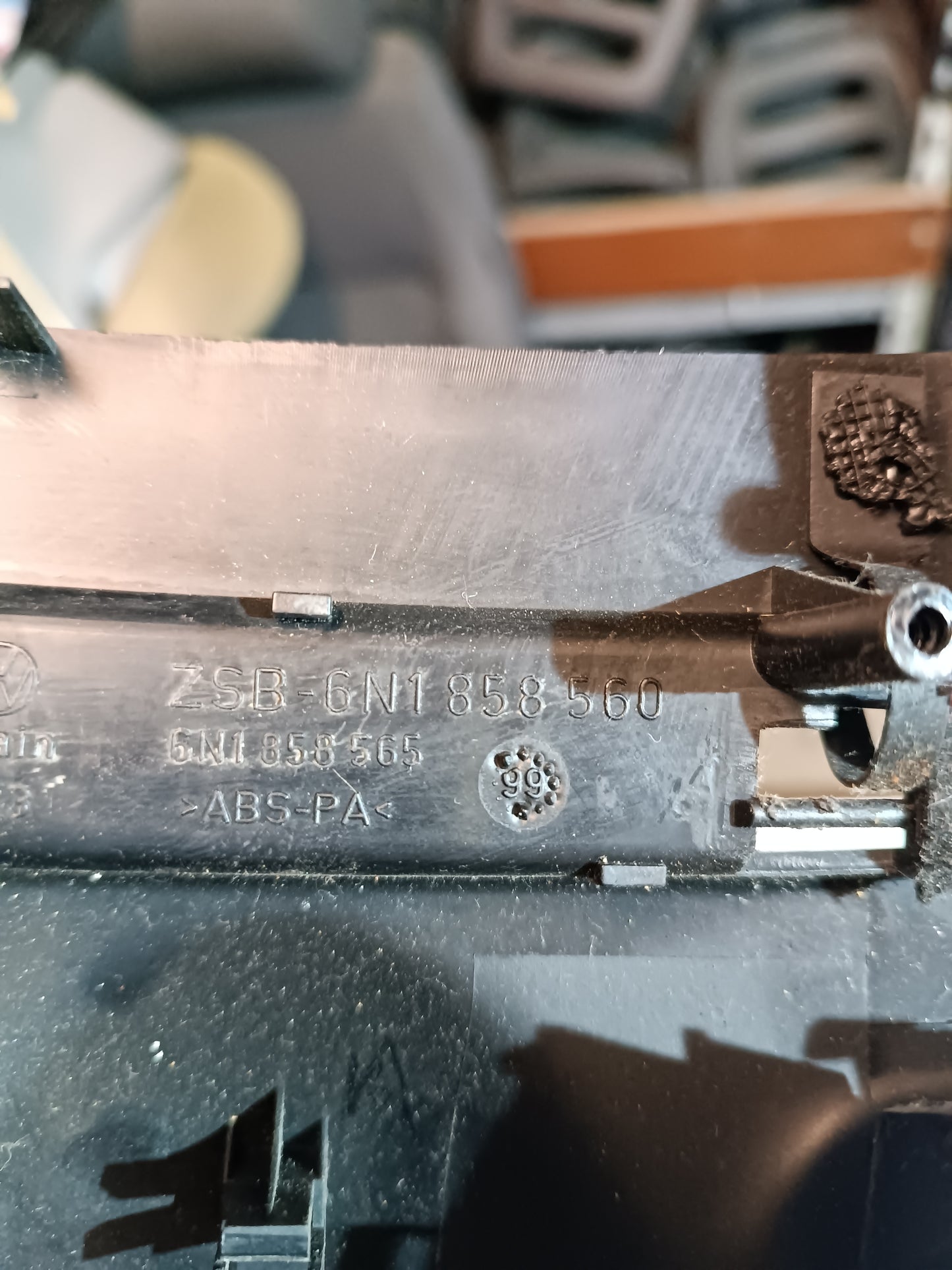 Volkswagen Polo III 6N 6N2 6NF Rivestimento del piantone del volante 6N1858560 6N1858559 6N1858566