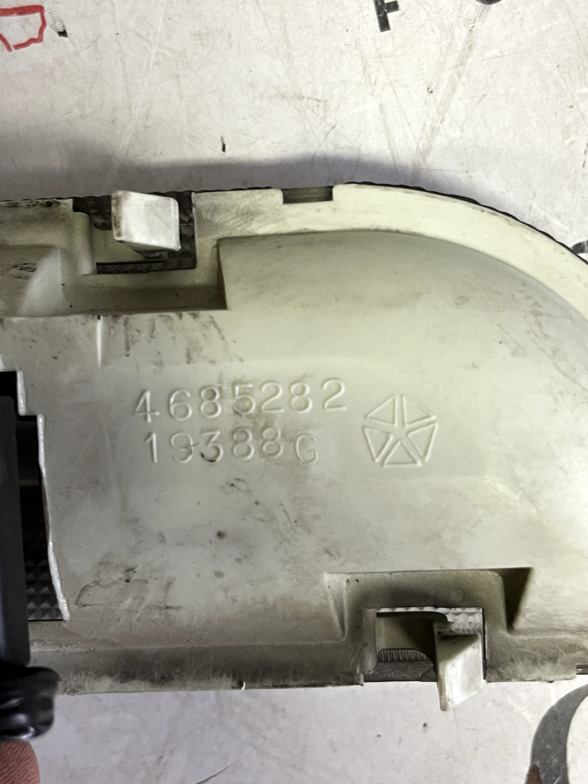 Luce Interna Chrysler Voyager Codice 4685282 detail 2