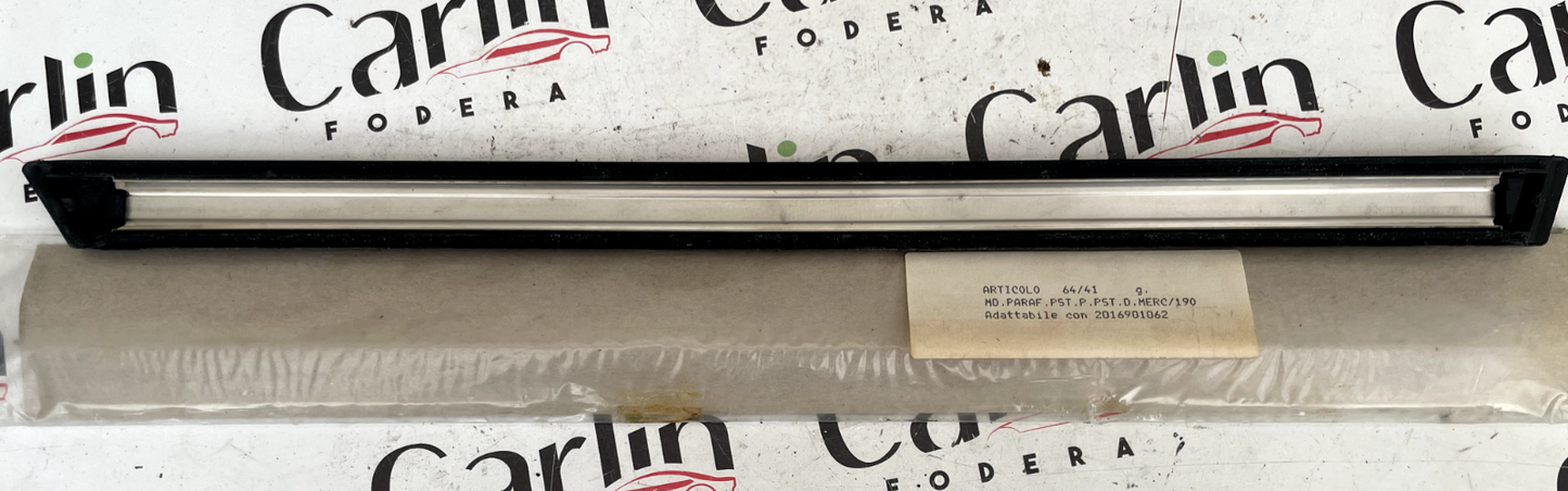 Modanatura Paracolpi Parafango Posteriore DX Mercedes 190 detail