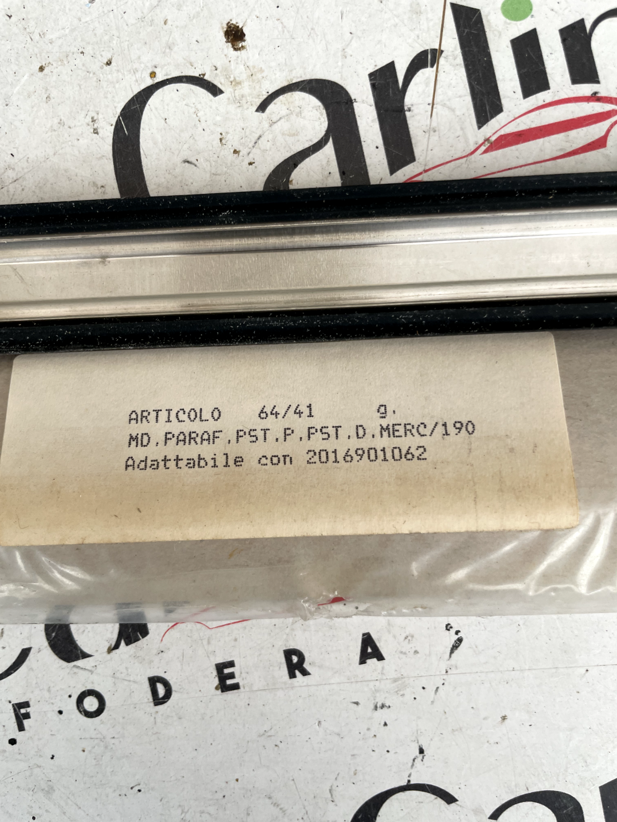 Modanatura Paracolpi Parafango Posteriore DX Mercedes 190 detail 2