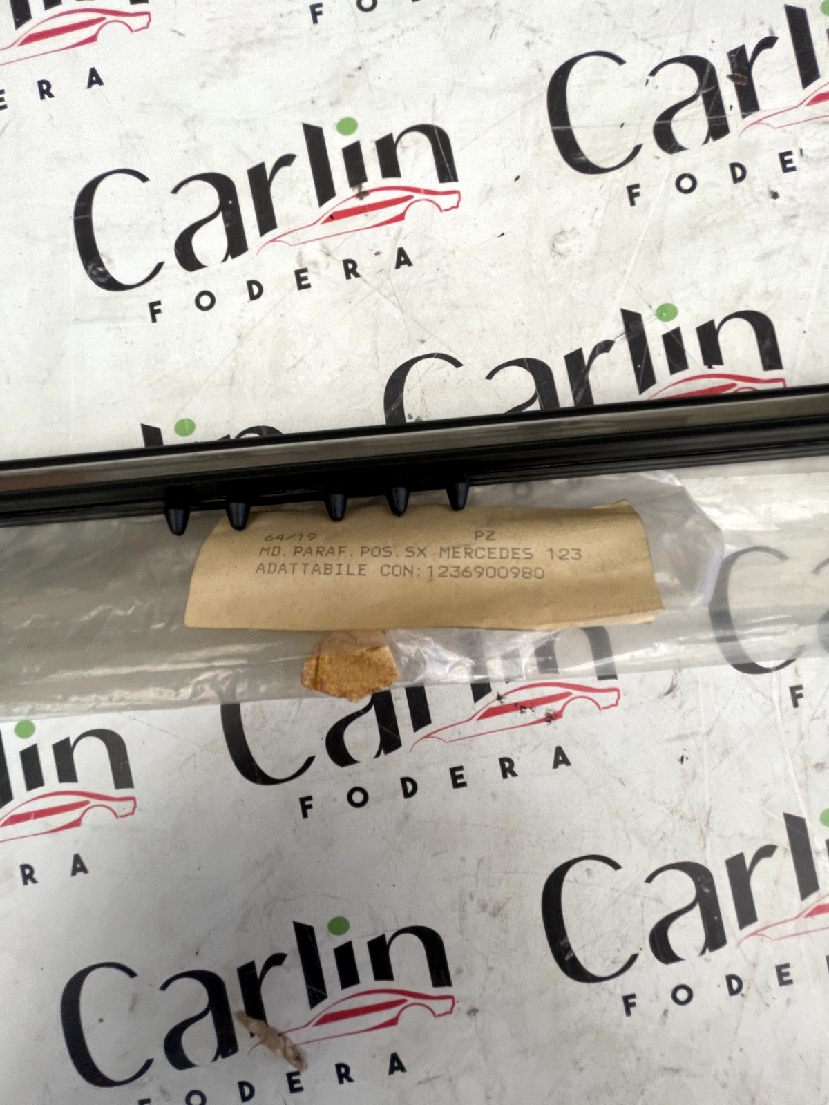 Modanatura Parafango Posteriore DX Mercedes-Benz 123 - 1236900980 detail 3