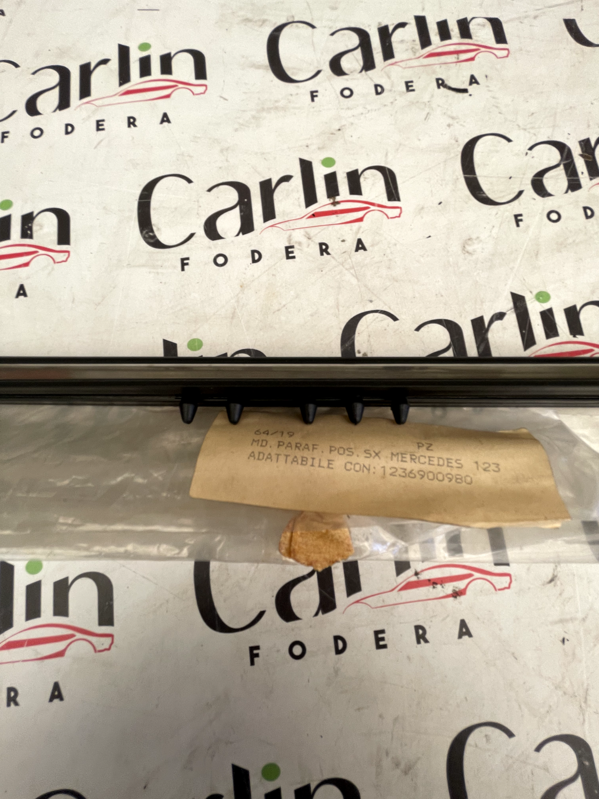 Modanatura Parafango Posteriore DX Mercedes-Benz 123 - 1236900980 detail code