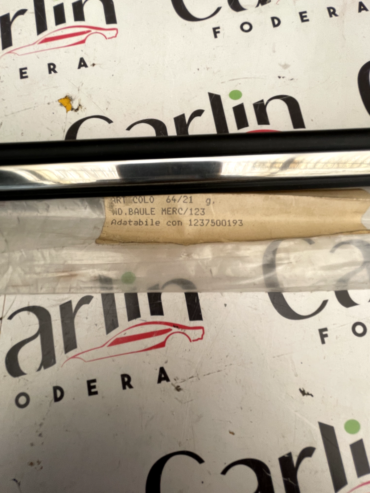 Modanatura Portello Cofano Posteriore Mercedes W123 - 1237500193 detail