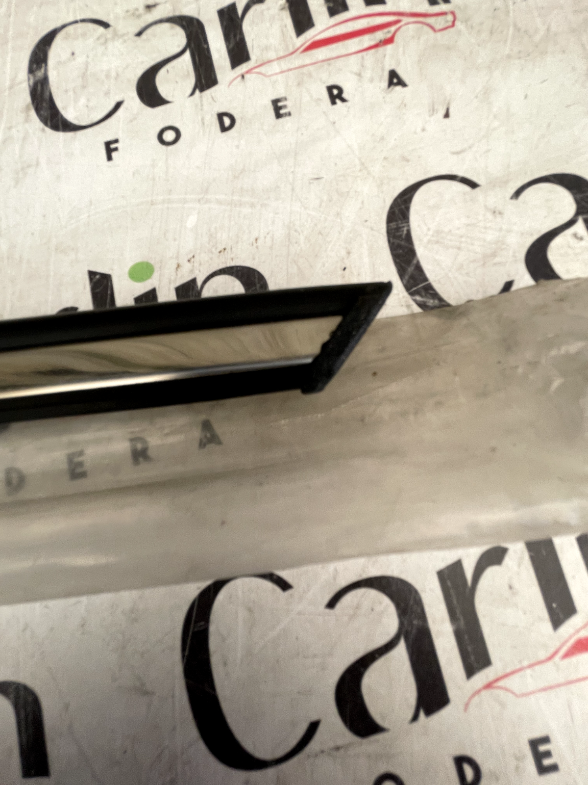 Modanatura Portello Cofano Posteriore Mercedes W123 - 1237500193 detail 2