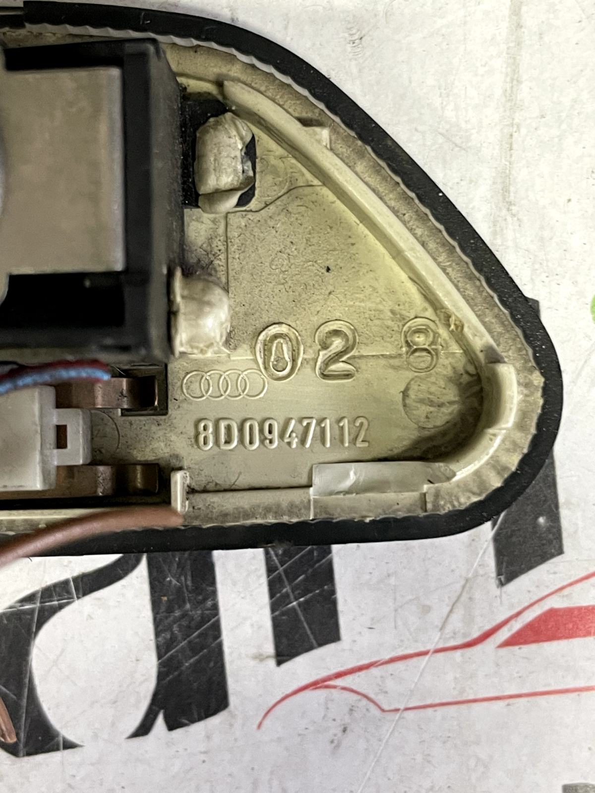 Plafoniera Luce Interna Audi A4 B5 8D0947112 detail