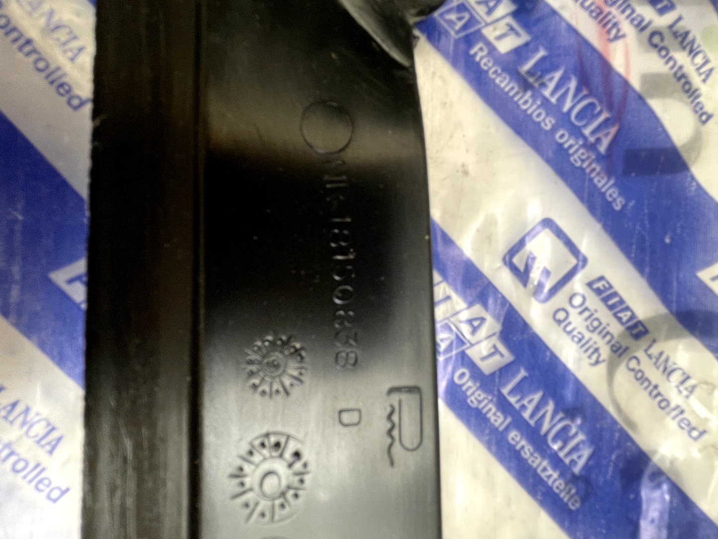 Rivestimento Montante Parabrezza Fiat Uno/Fiorino - 181508380 detail code