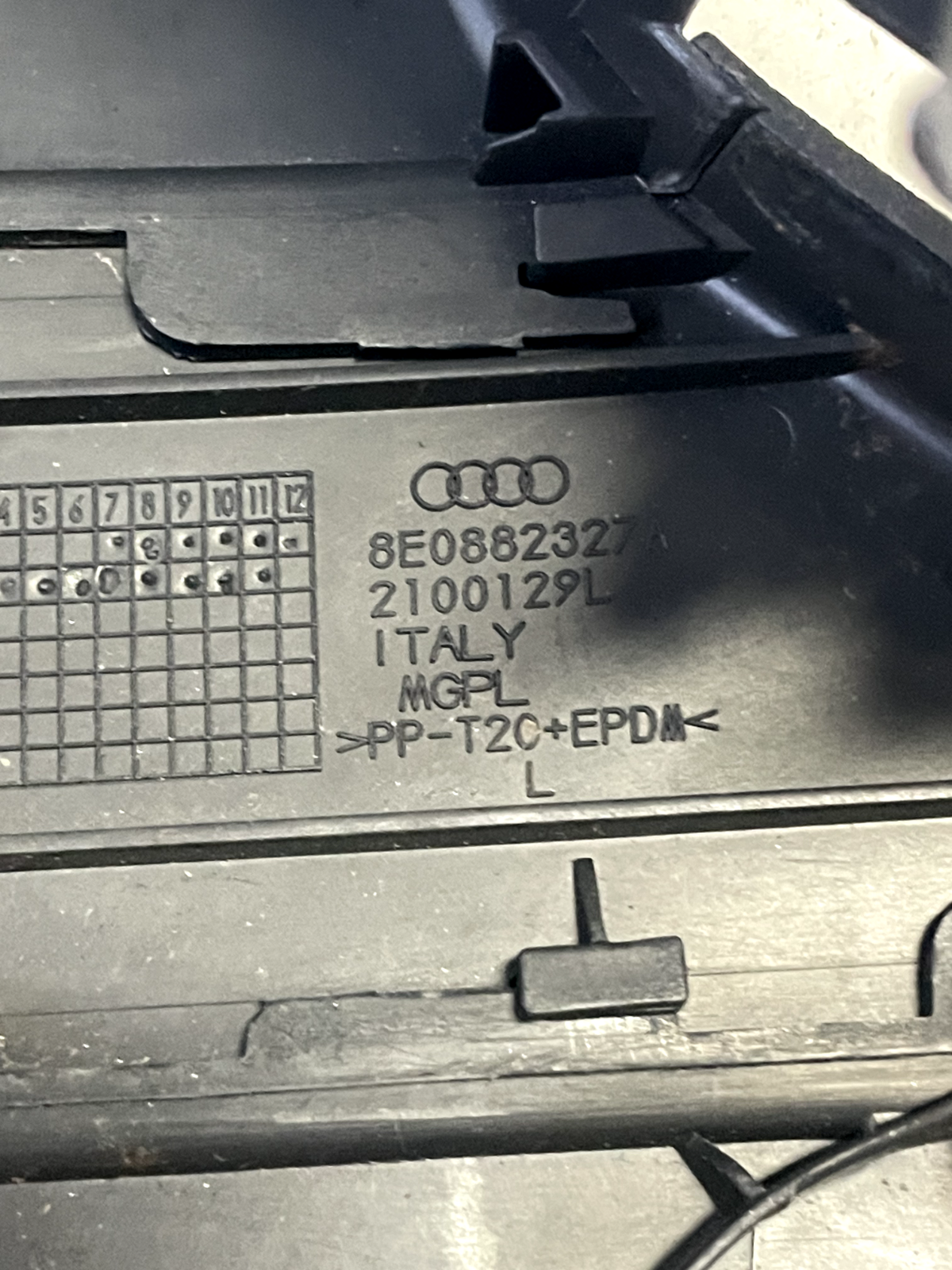 Rivestimento Sedile Anteriore SX Audi A4/A6 8E0882327 detail 3