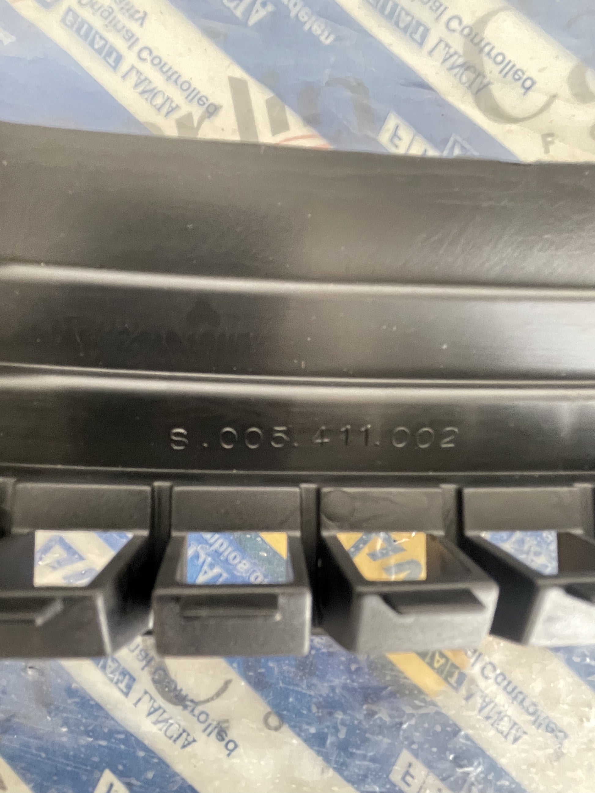 Cornice Parabrezza Inferiore Sinistra FIAT Croma 82435846 detail 2