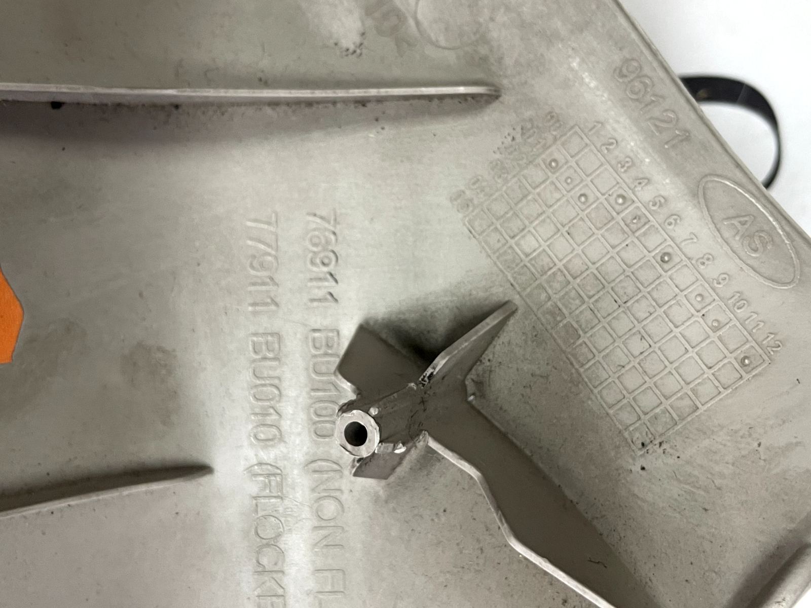 Rivestimenti Montanti Anteriori Nissan Almera detail 2