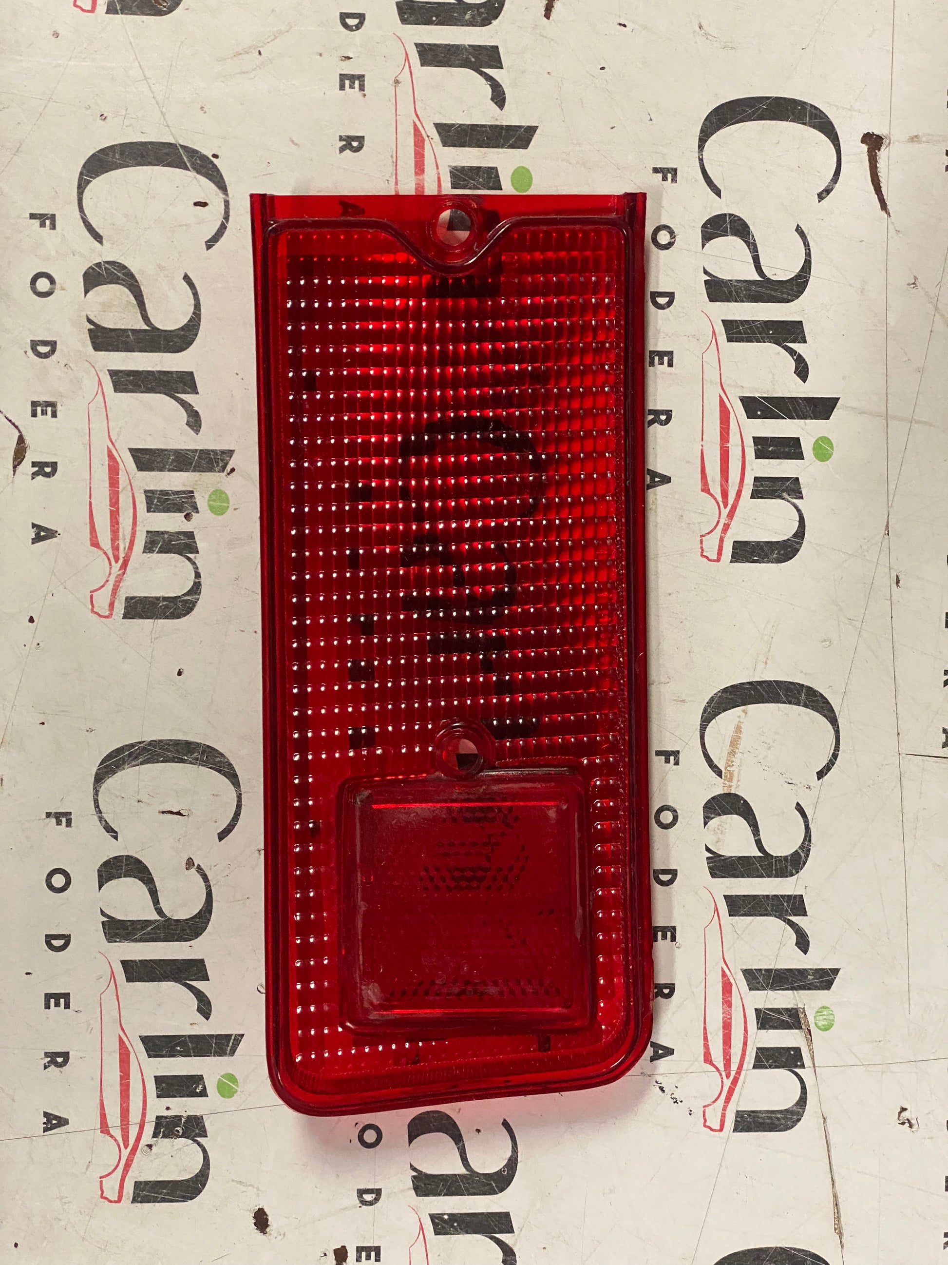 TRASPARENTE POSTERIORE DESTRO ROSSO – FIAT 127 1ª SERIE  17038031 3